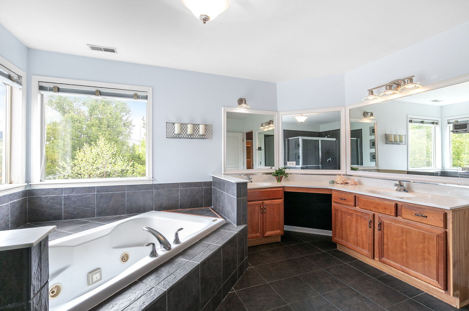 1491 Greystone Drive, Gurnee, IL 60031