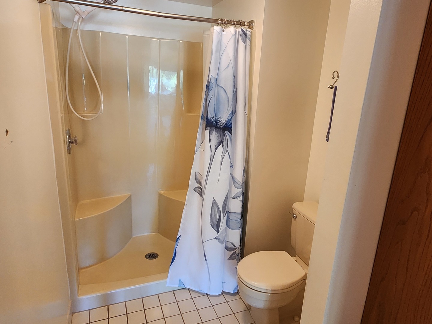 440 E Montrose Avenue #107, Wood Dale, IL 60191