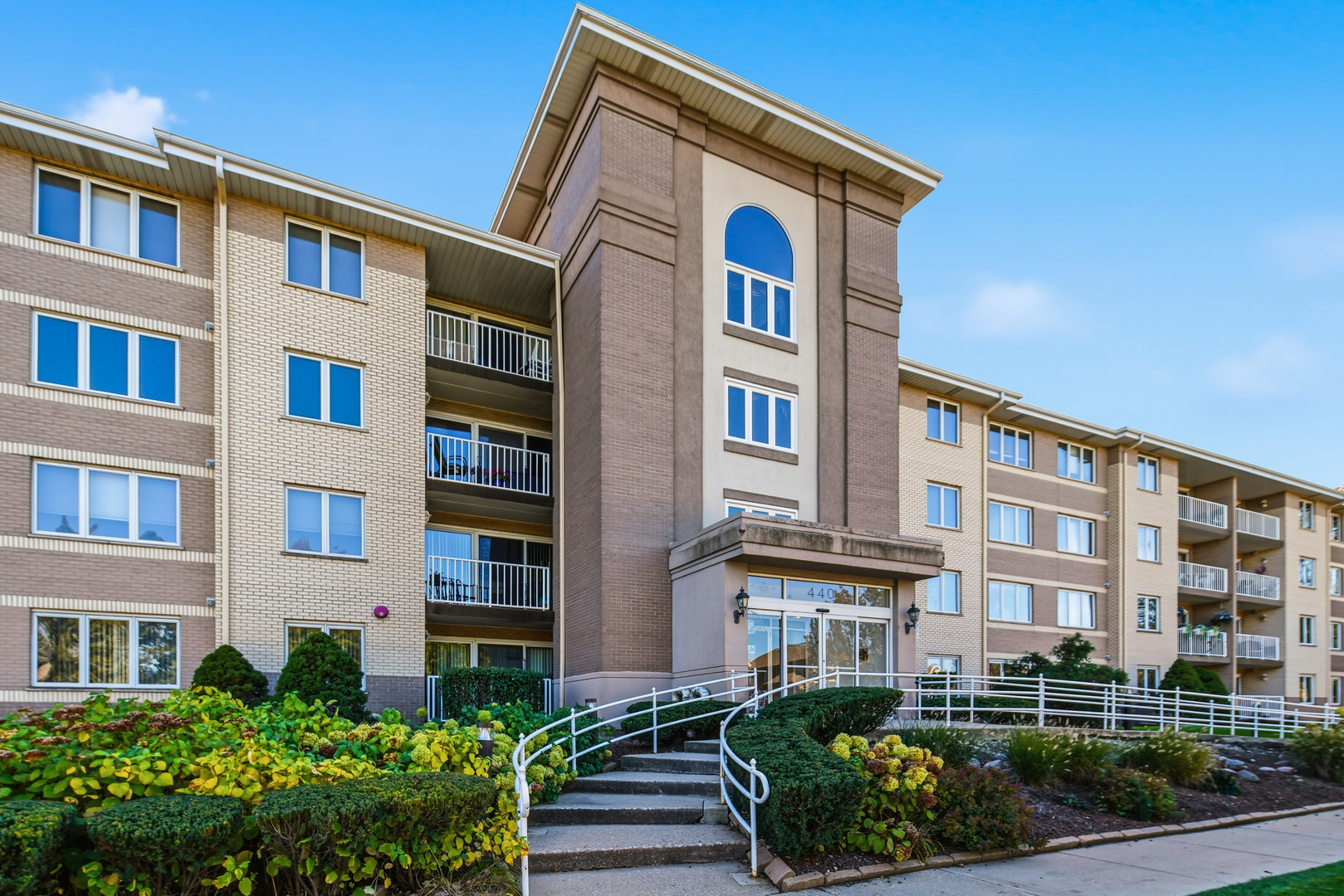 440 E Montrose Avenue #107, Wood Dale, IL 60191