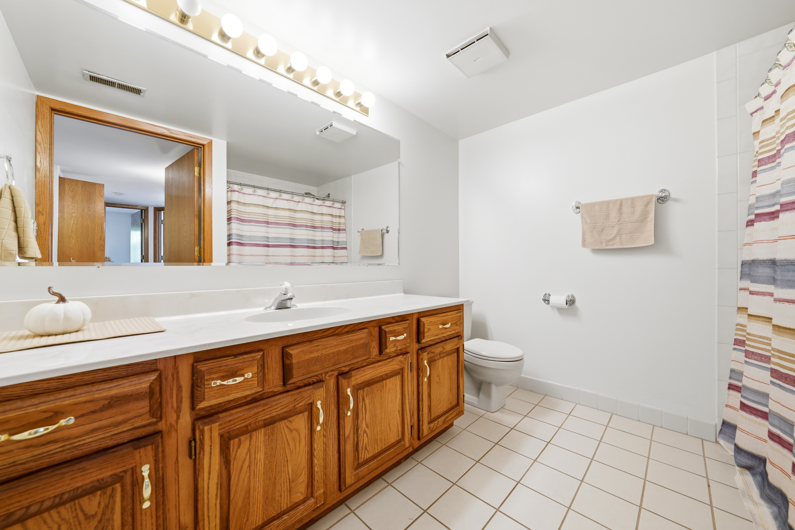 440 E Montrose Avenue #107, Wood Dale, IL 60191
