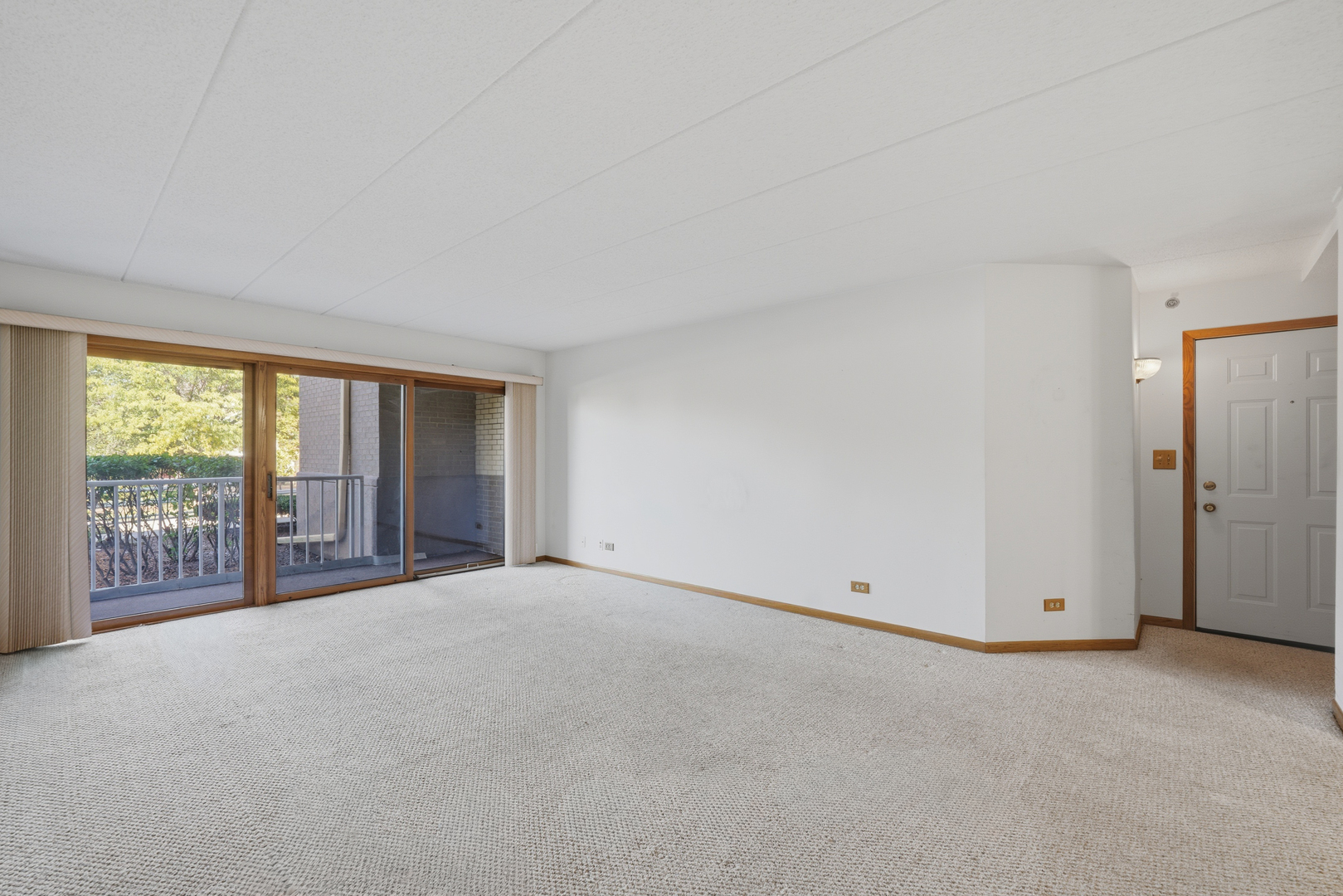 440 E Montrose Avenue #107, Wood Dale, IL 60191
