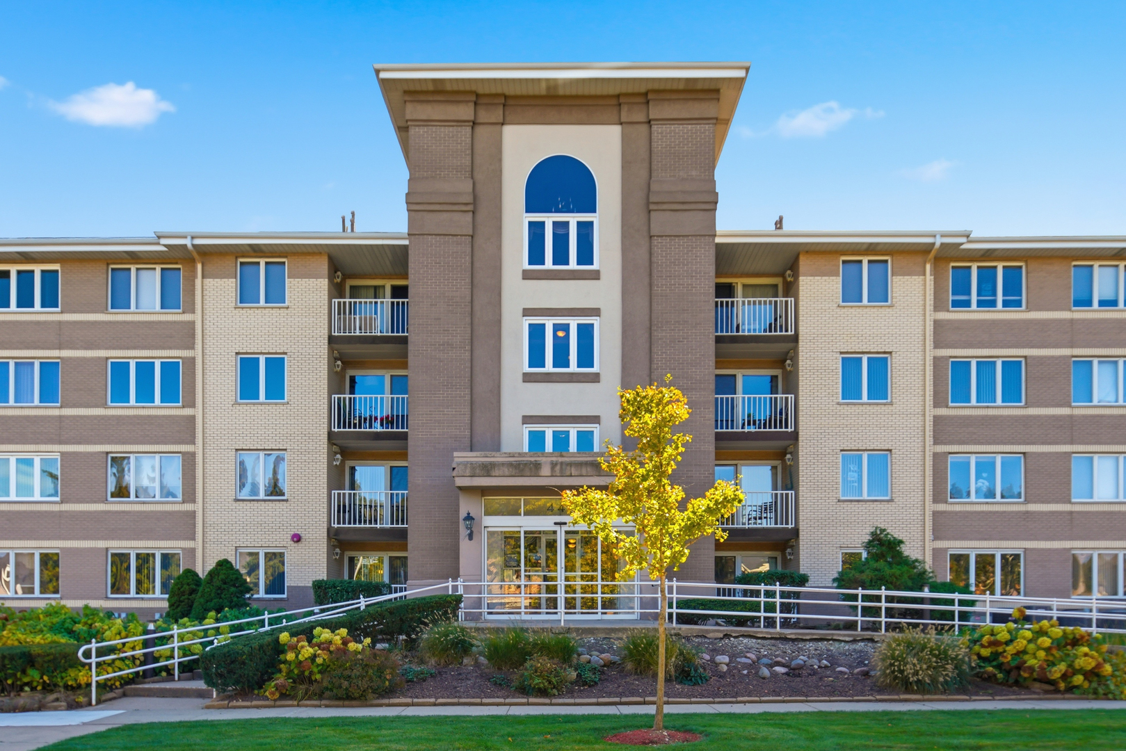 440 E Montrose Avenue #107, Wood Dale, IL 60191