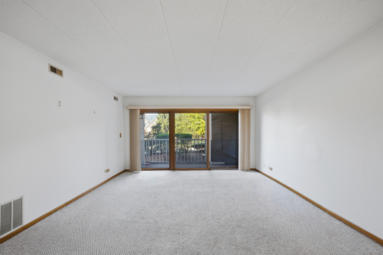440 E Montrose Avenue #107, Wood Dale, IL 60191