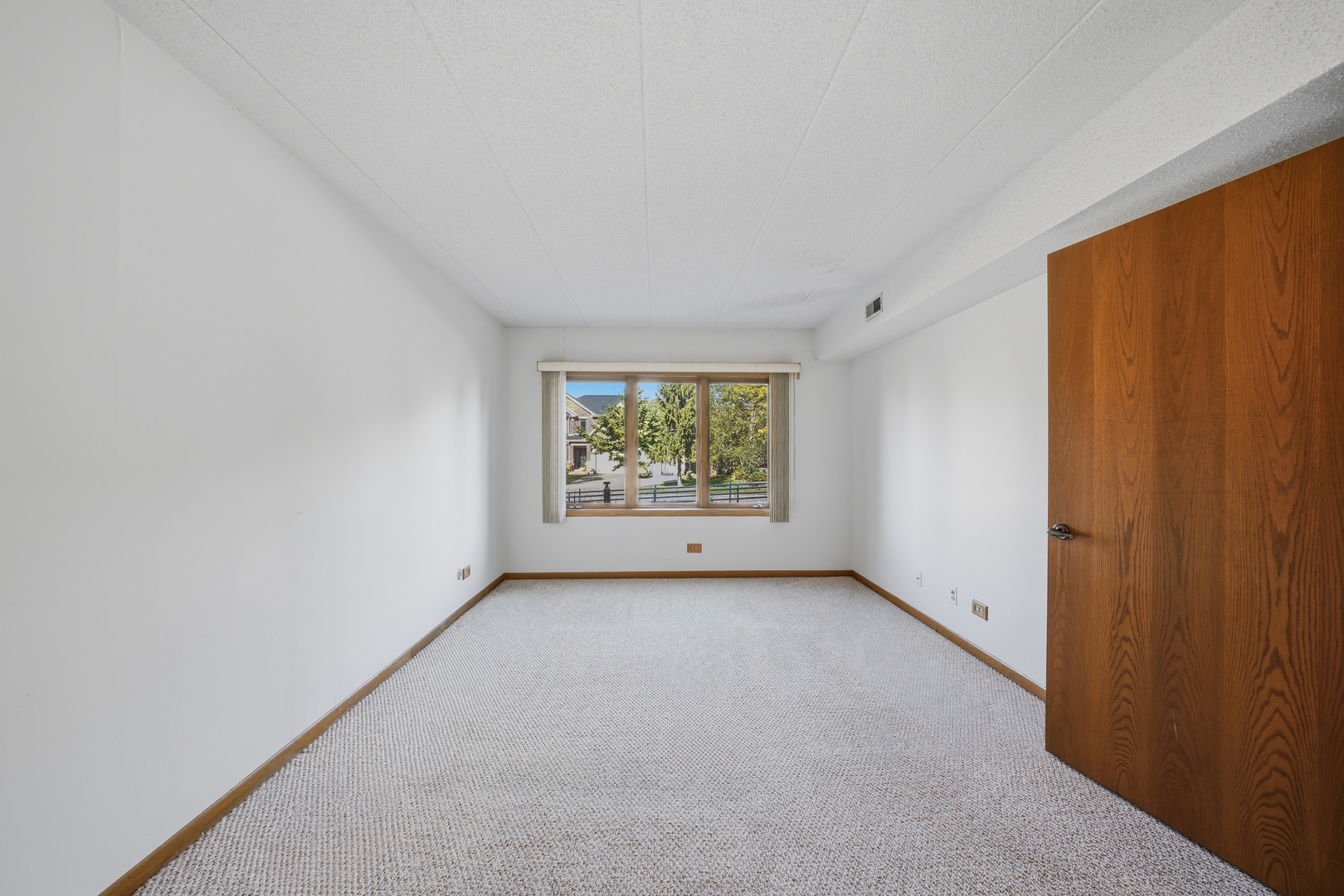 440 E Montrose Avenue #107, Wood Dale, IL 60191