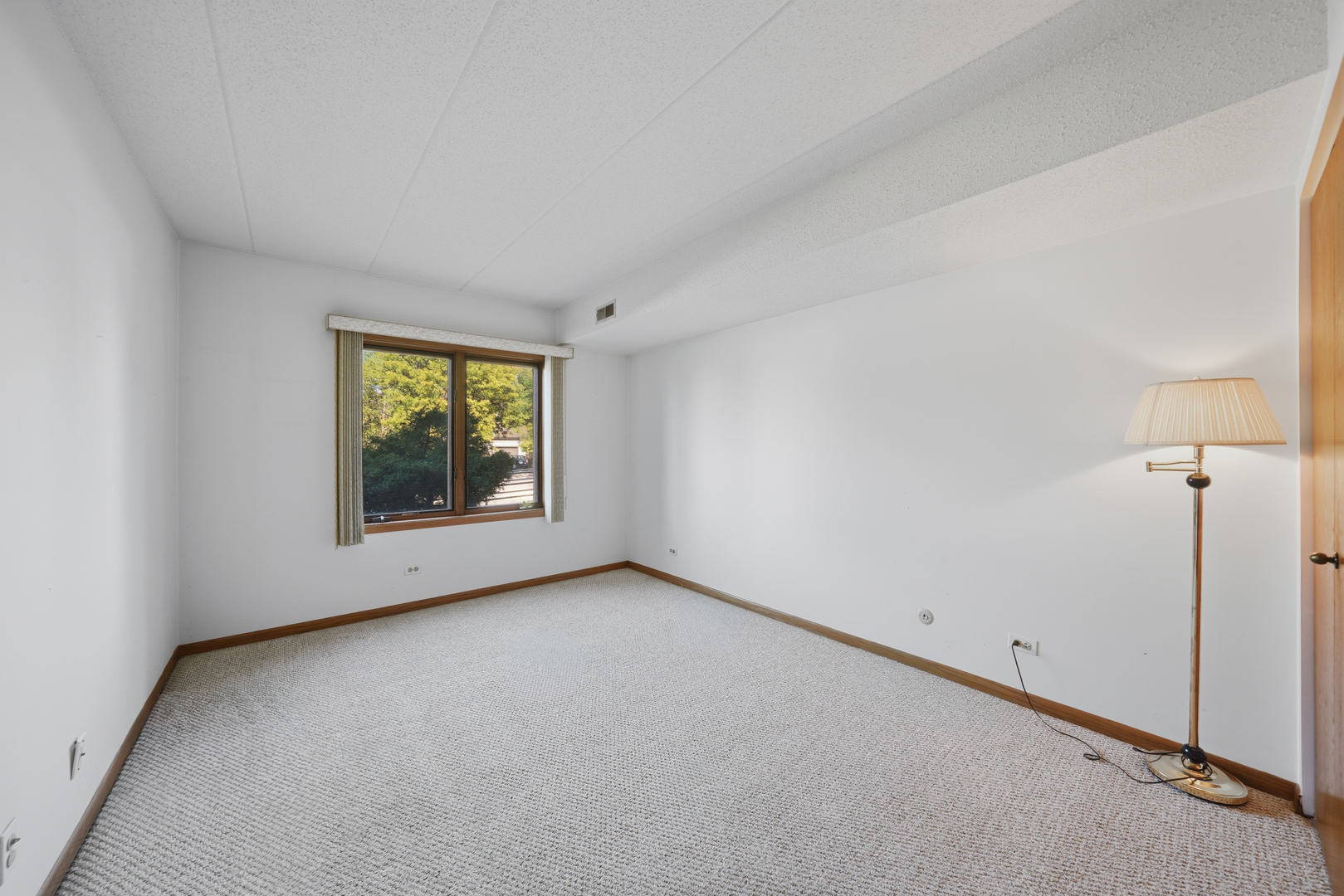 440 E Montrose Avenue #107, Wood Dale, IL 60191