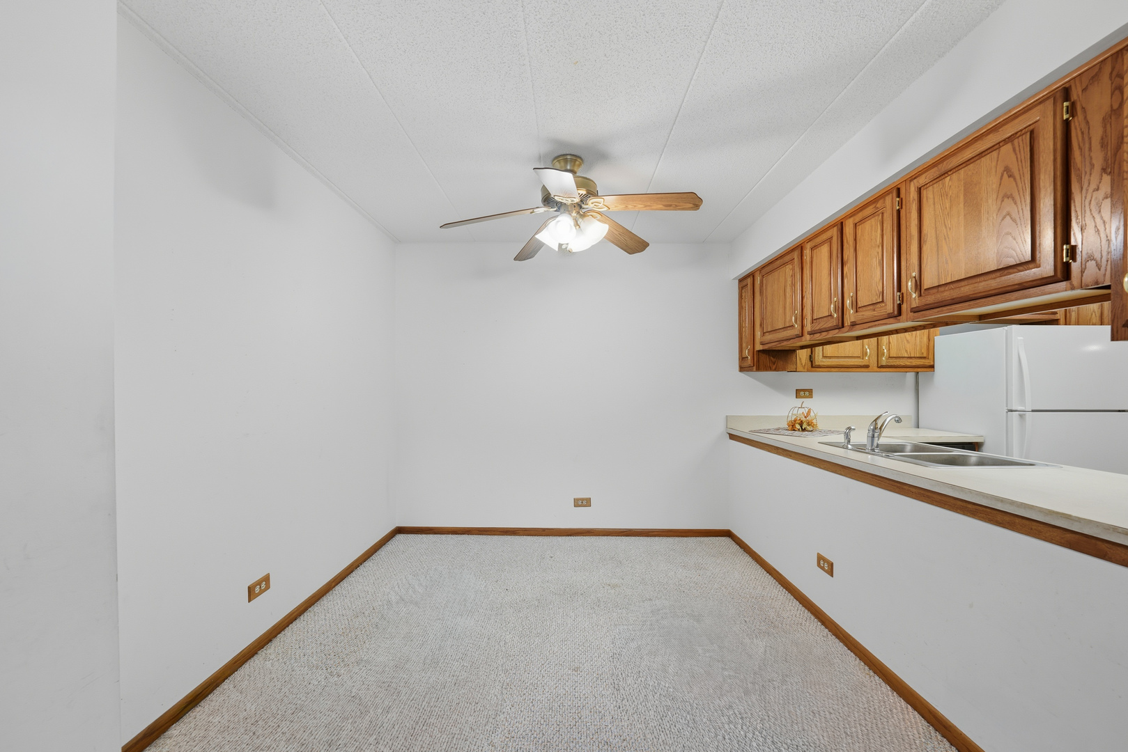 440 E Montrose Avenue #107, Wood Dale, IL 60191