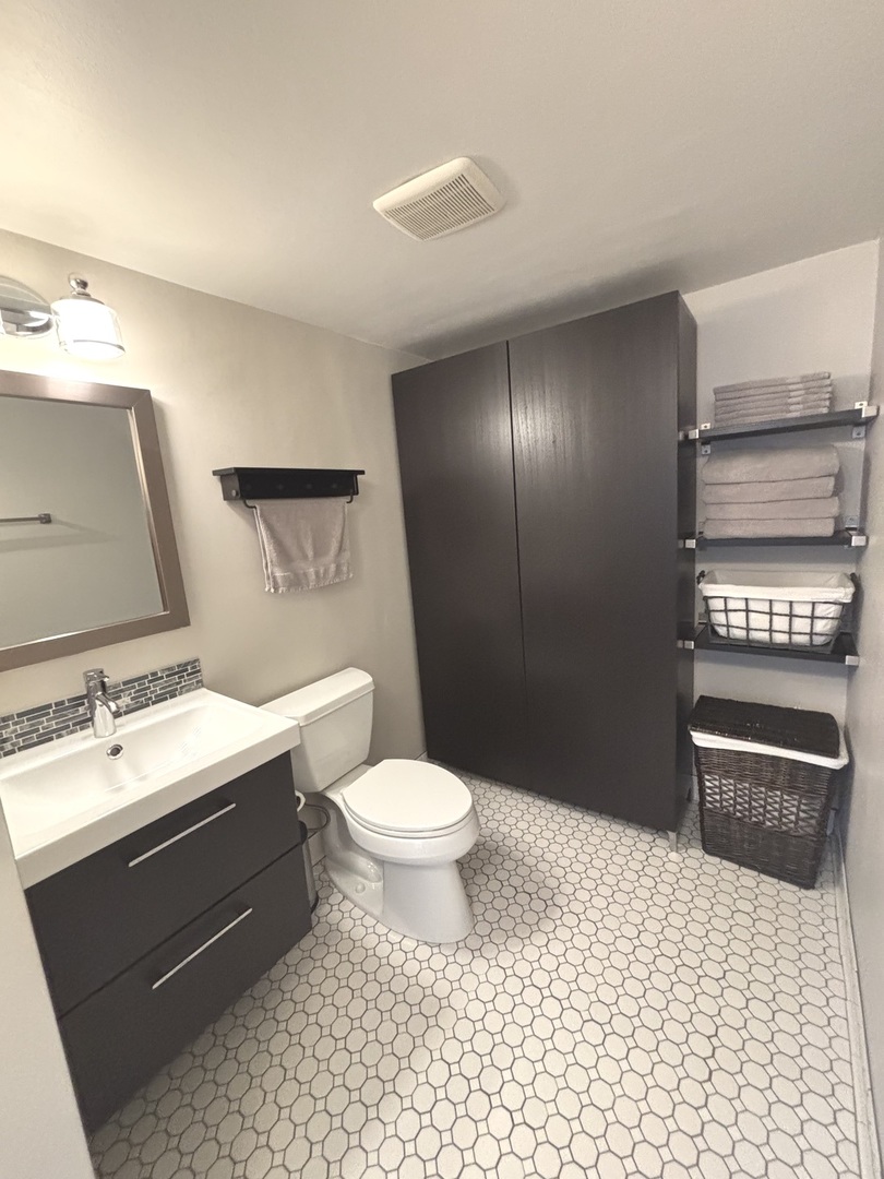 502 Redondo Drive #502, Downers Grove, IL 60516