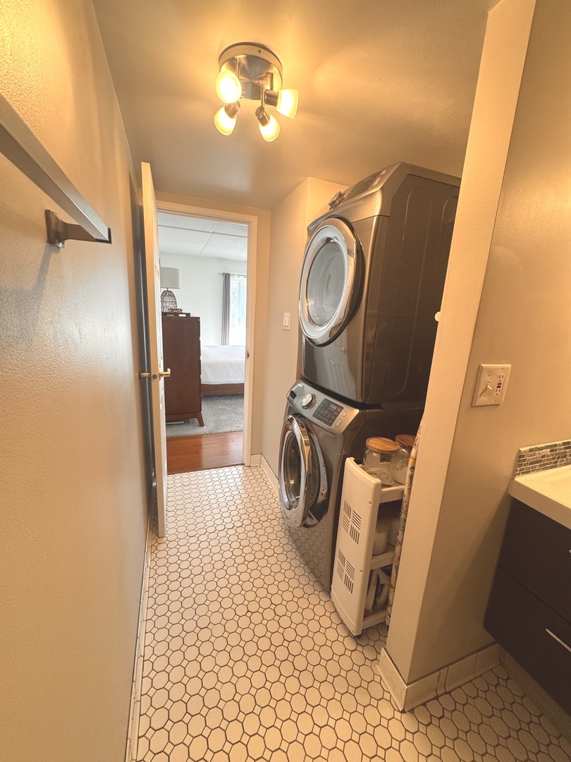 502 Redondo Drive #502, Downers Grove, IL 60516