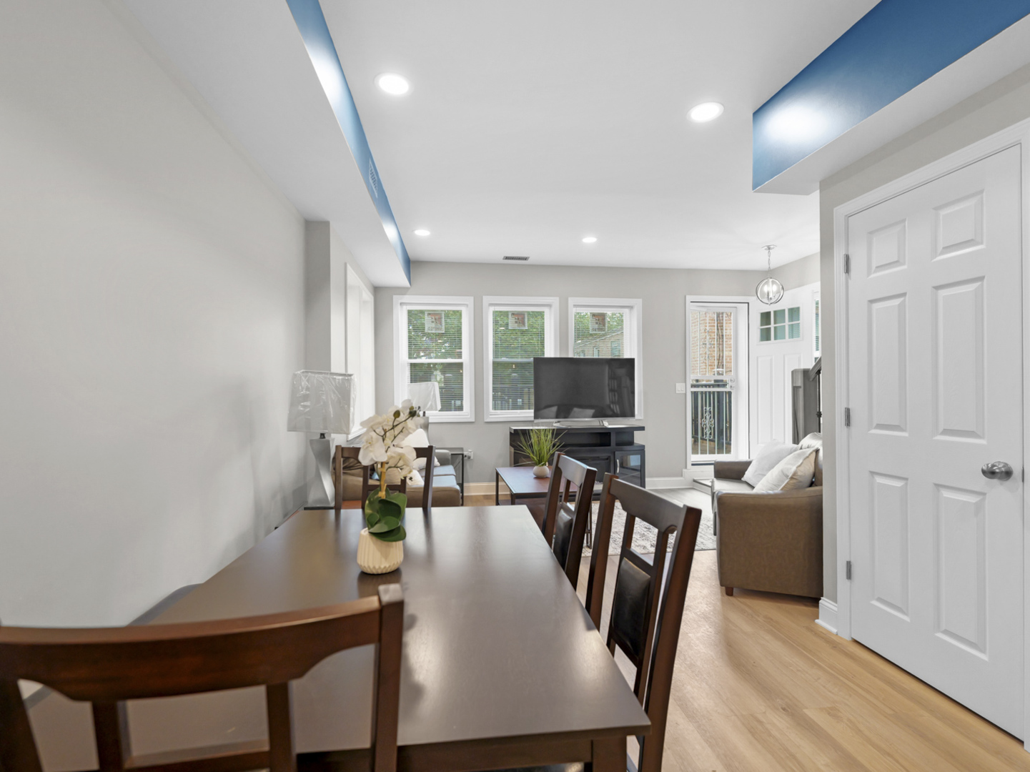 7817 S Eberhart Avenue, Chicago, IL 60619