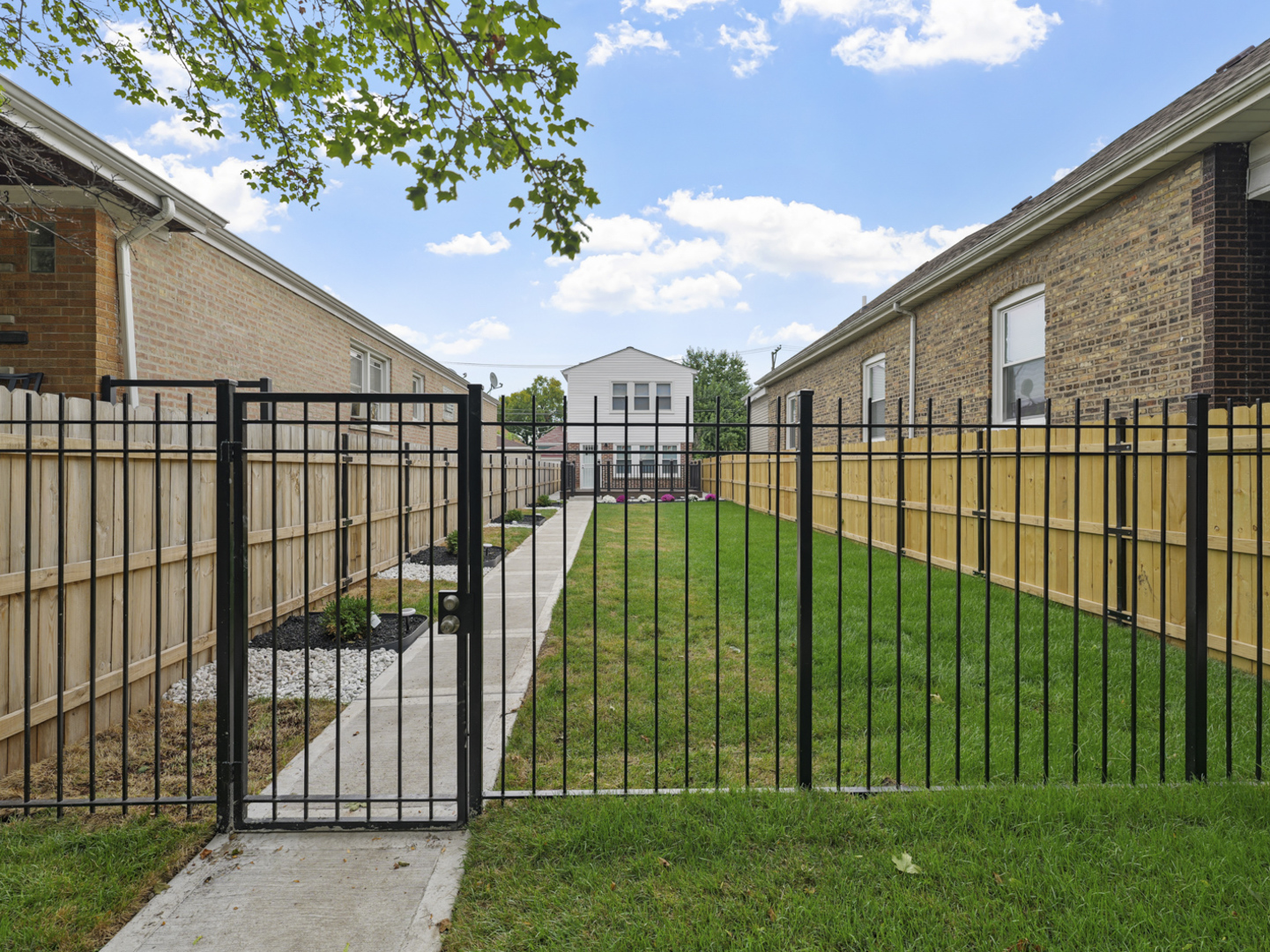 7817 S Eberhart Avenue, Chicago, IL 60619