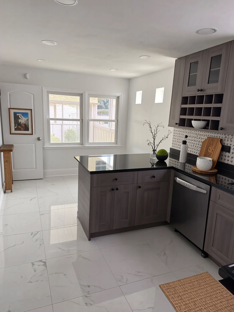 9741 S LOWE Avenue, Chicago, IL 60628
