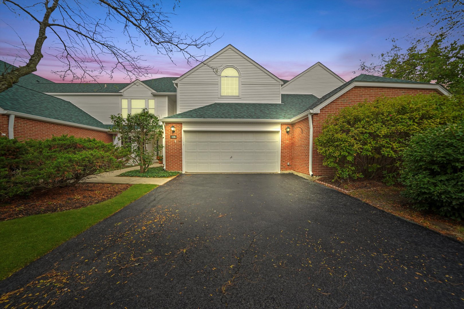 114 Woodbury Lane, Lake Bluff, IL 60044