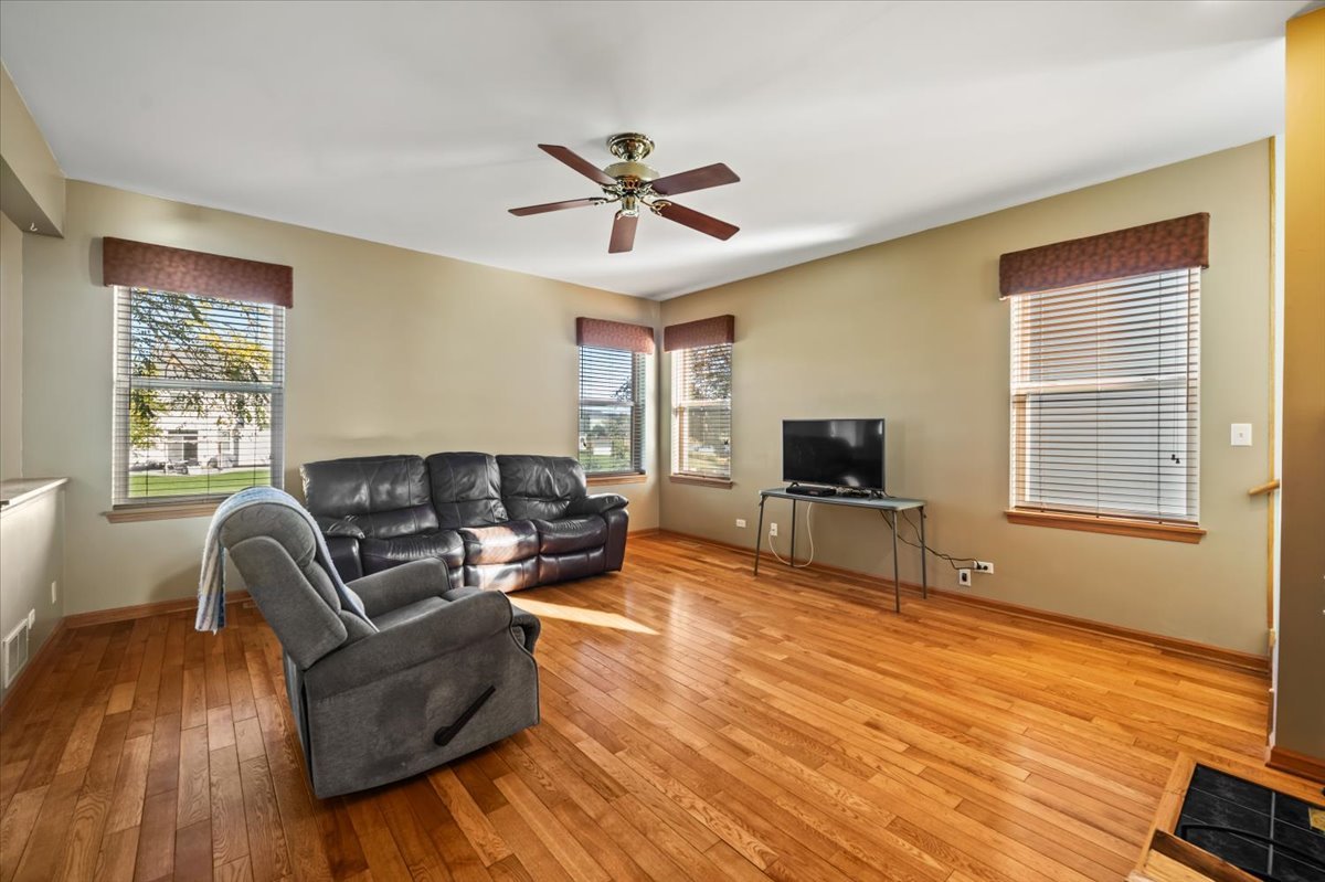 2385 Barnhart Street, West Chicago, IL 60185
