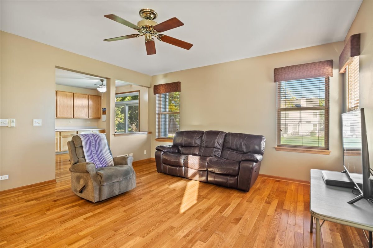 2385 Barnhart Street, West Chicago, IL 60185
