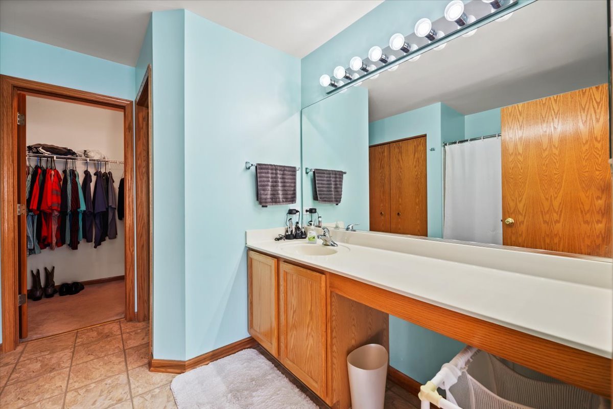 2385 Barnhart Street, West Chicago, IL 60185