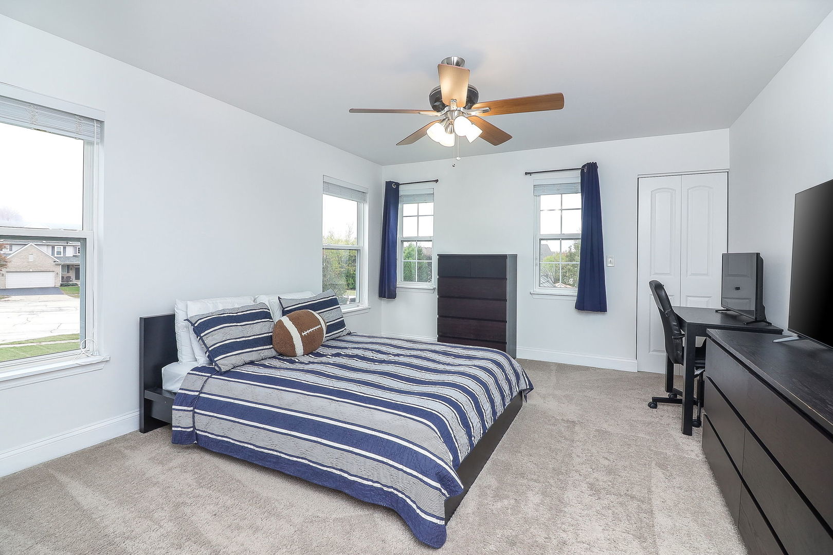 335 Forest Trail, South Elgin, IL 60177