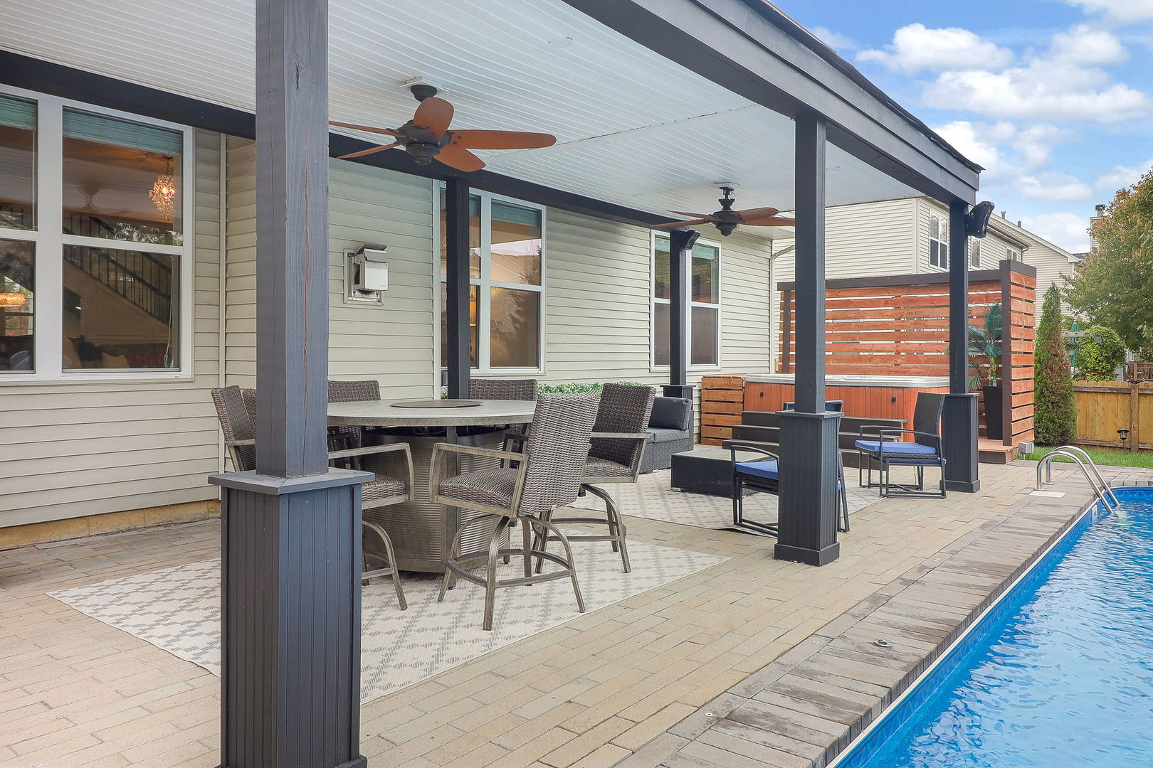 335 Forest Trail, South Elgin, IL 60177