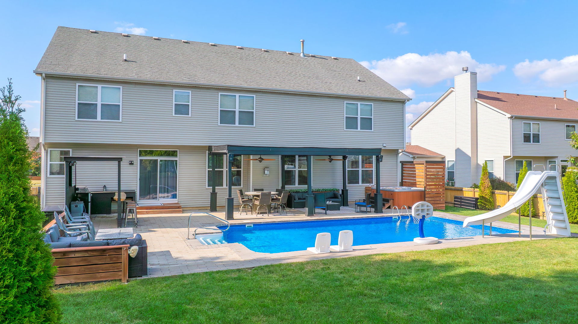 335 Forest Trail, South Elgin, IL 60177