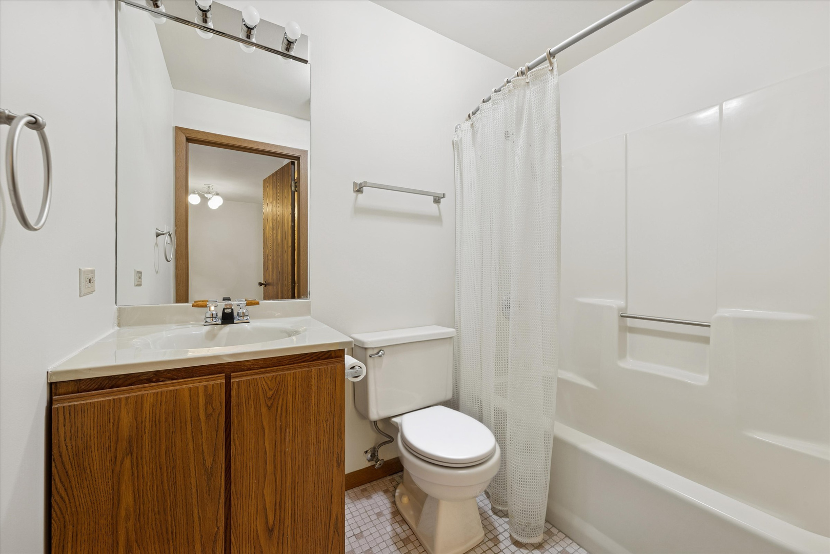 530 E Highland Avenue #A2, Villa Park, IL 60181