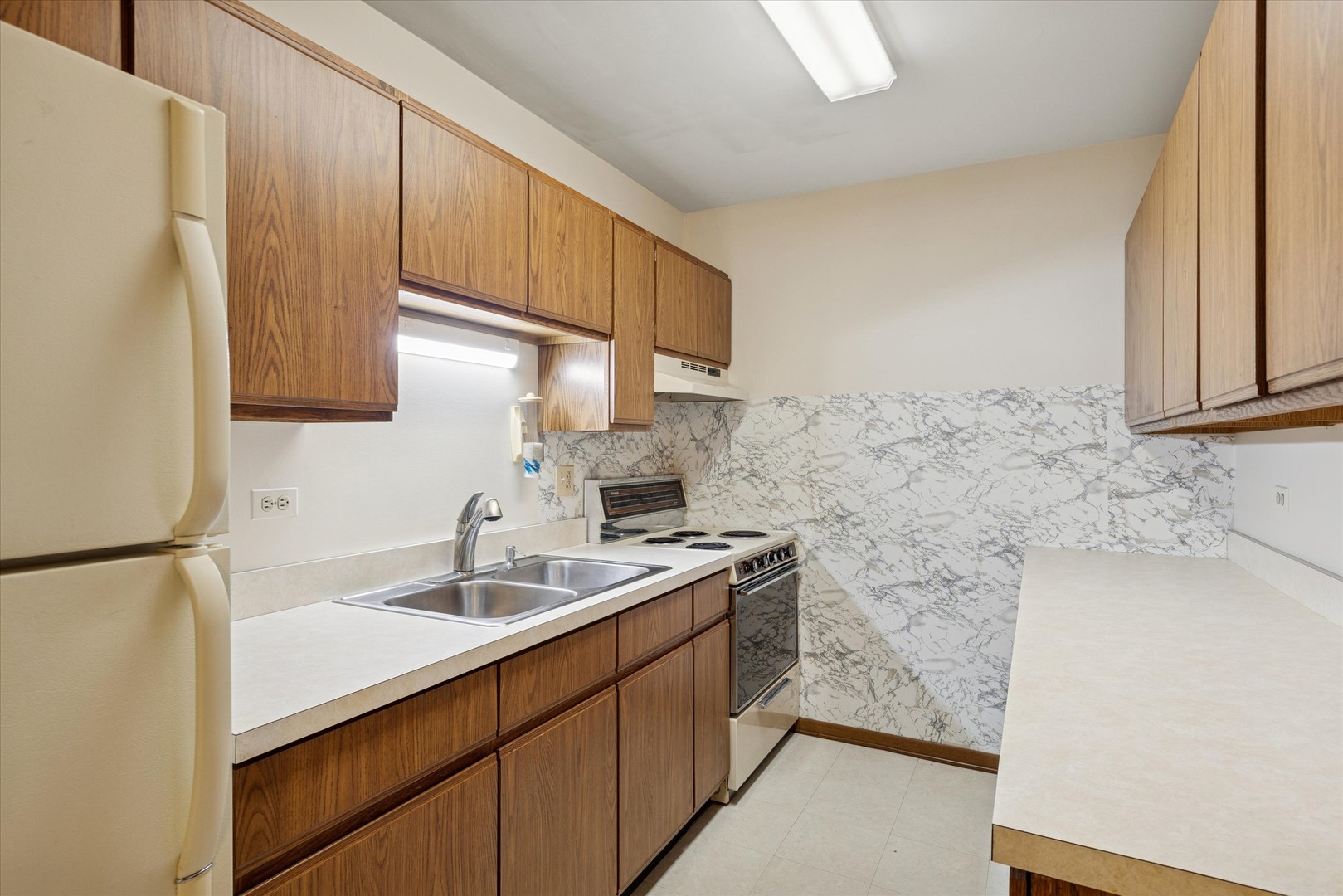 530 E Highland Avenue #A2, Villa Park, IL 60181