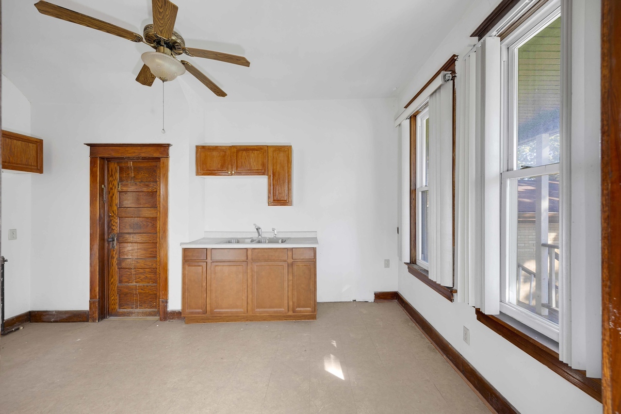 13331 S Commercial Avenue, Chicago, IL 60633