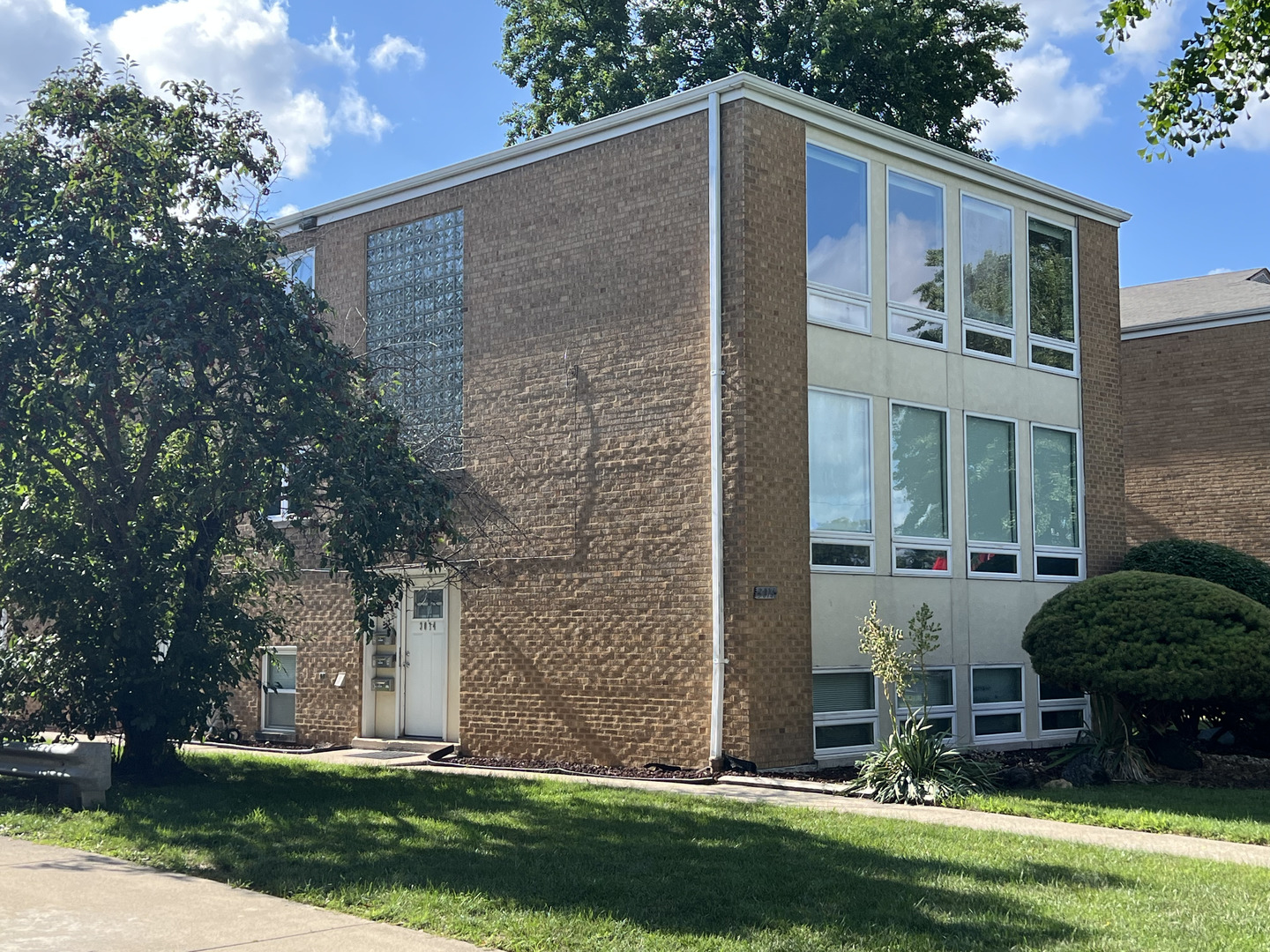 3014 Harlem Avenue #1, Riverside, IL 60546