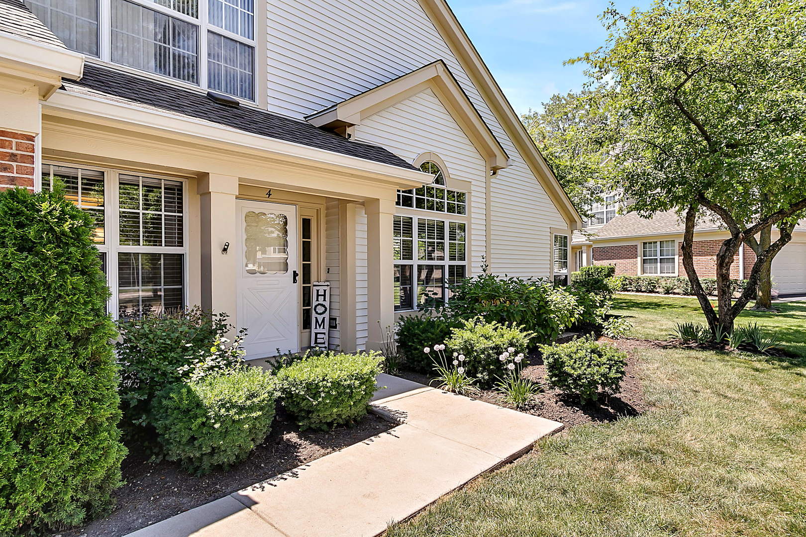 371 ASHFORD Circle #4, Bartlett, IL 60103