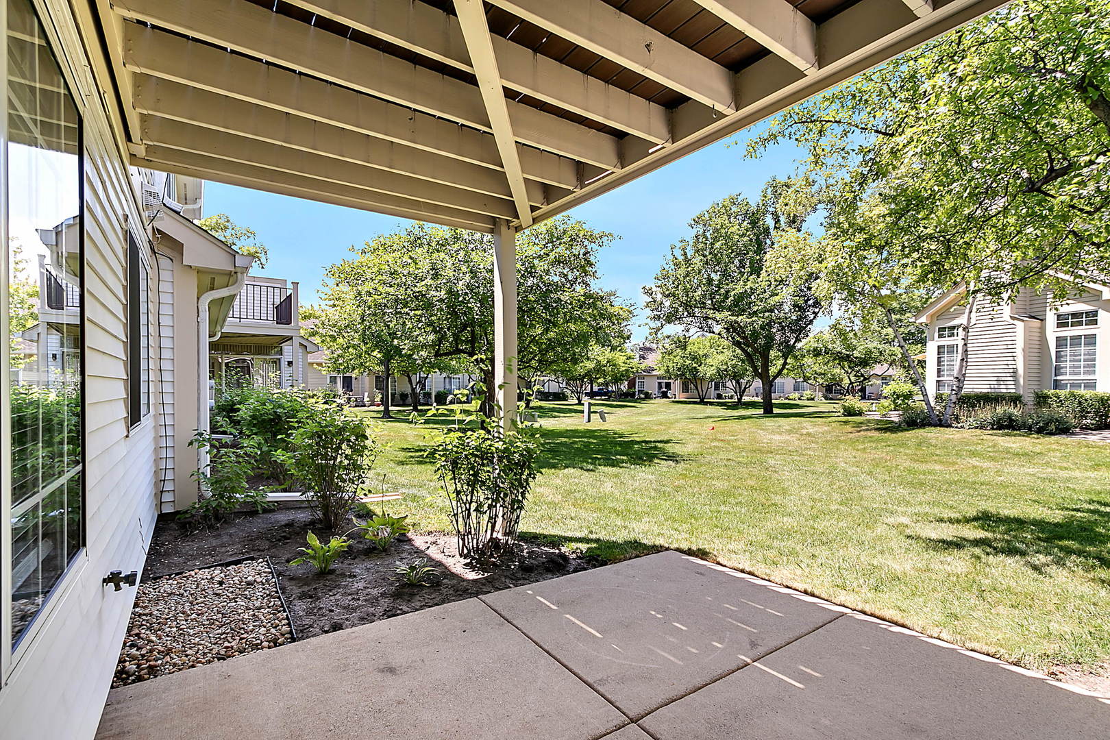 371 ASHFORD Circle #4, Bartlett, IL 60103