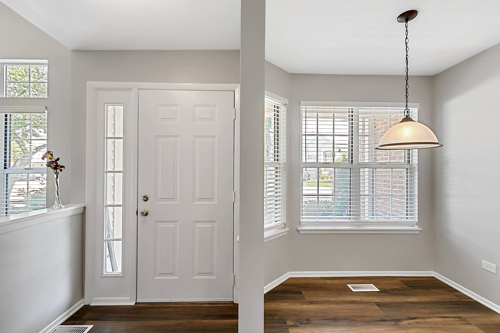 371 ASHFORD Circle #4, Bartlett, IL 60103