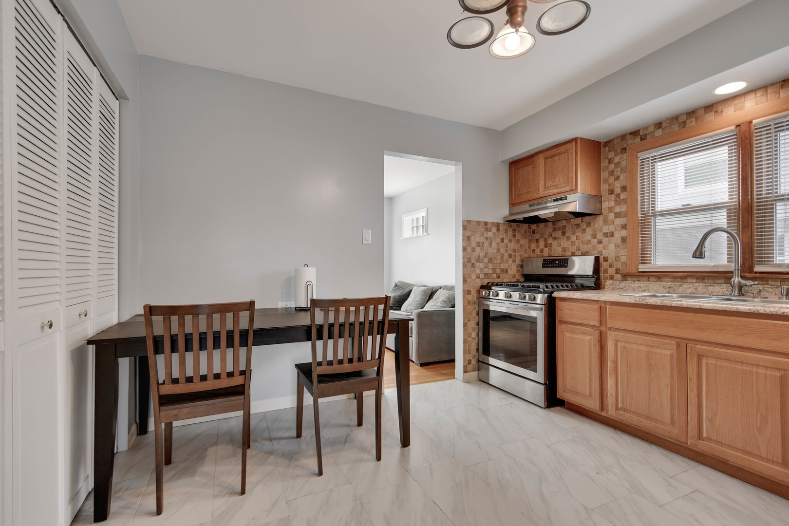 7828 Suburban Lane, Bridgeview, IL 60455