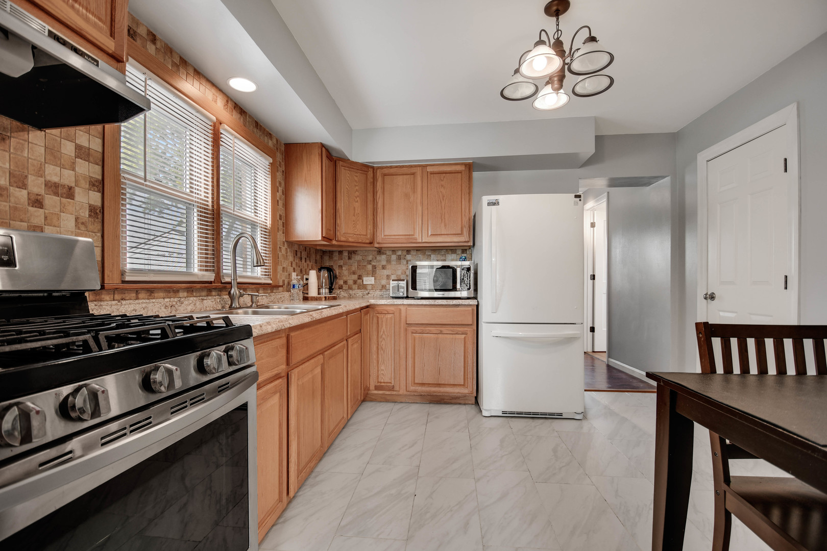 7828 Suburban Lane, Bridgeview, IL 60455