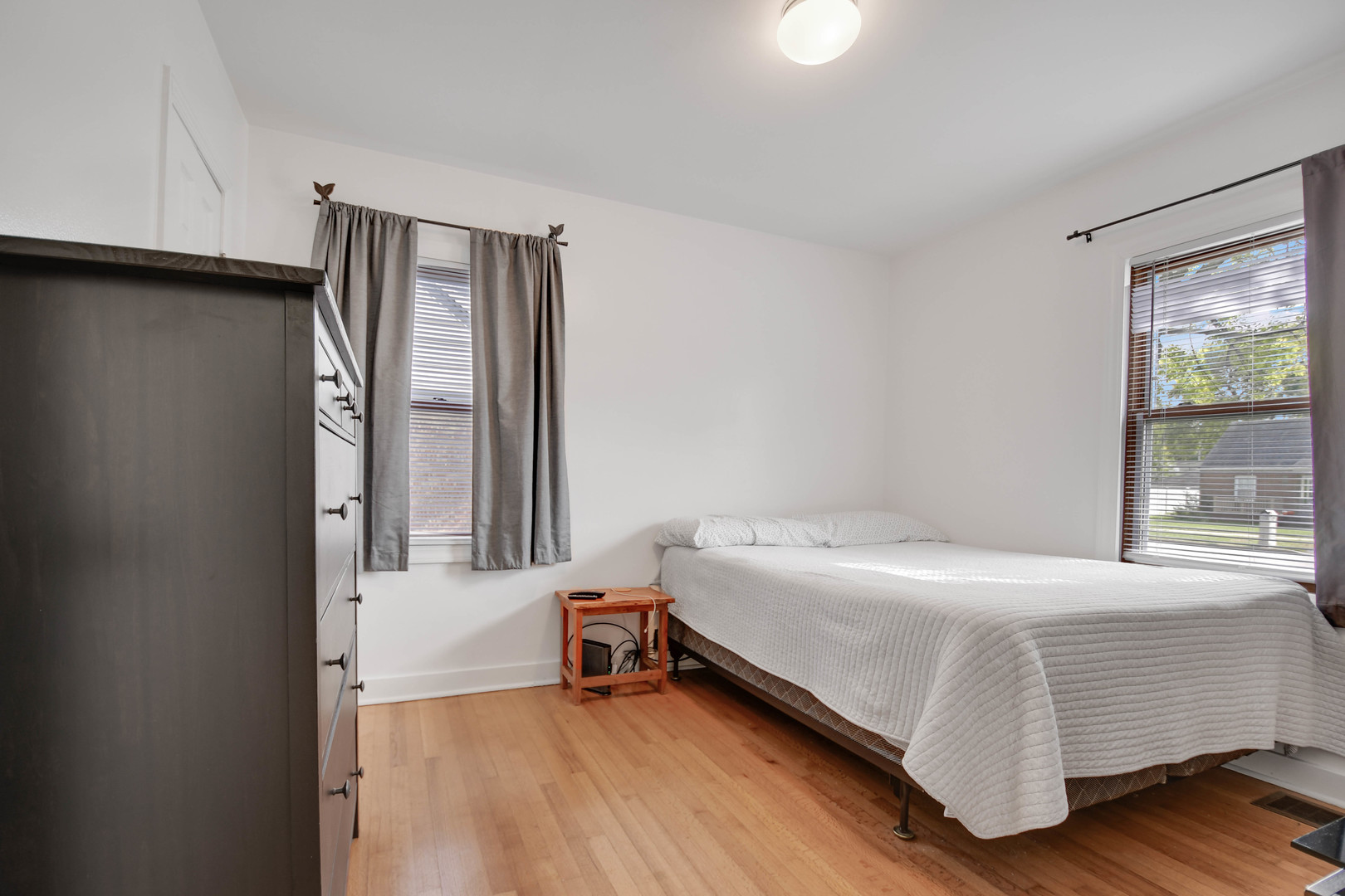 7828 Suburban Lane, Bridgeview, IL 60455