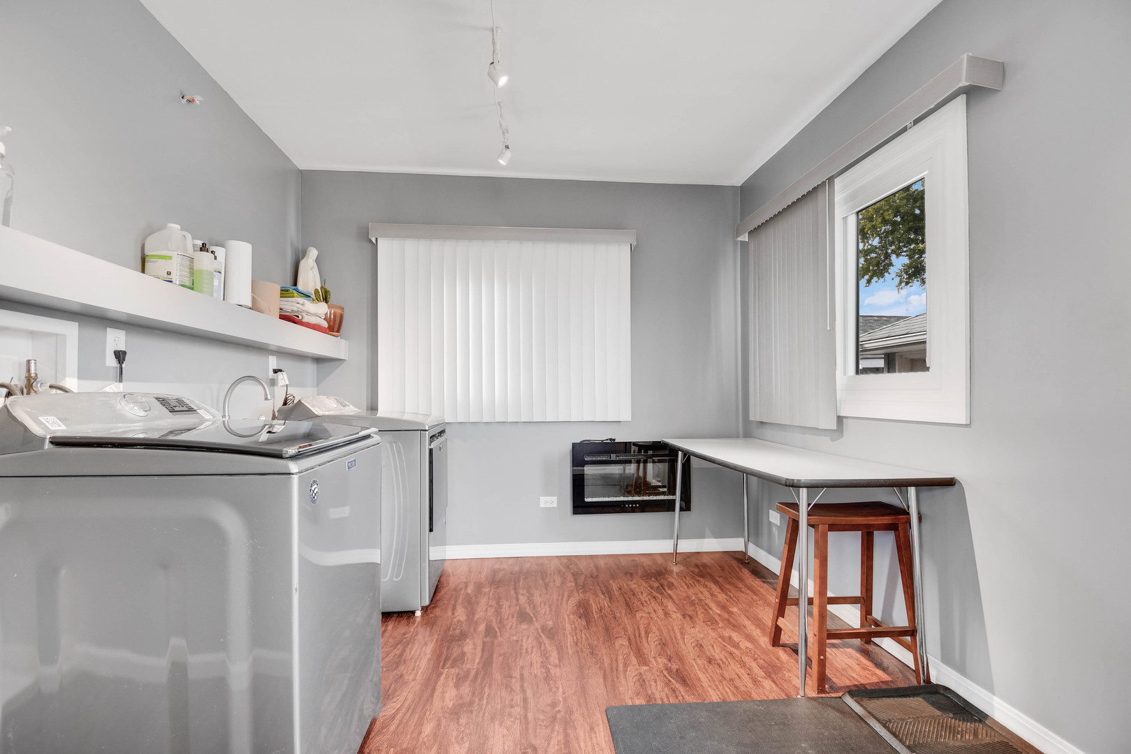 7828 Suburban Lane, Bridgeview, IL 60455