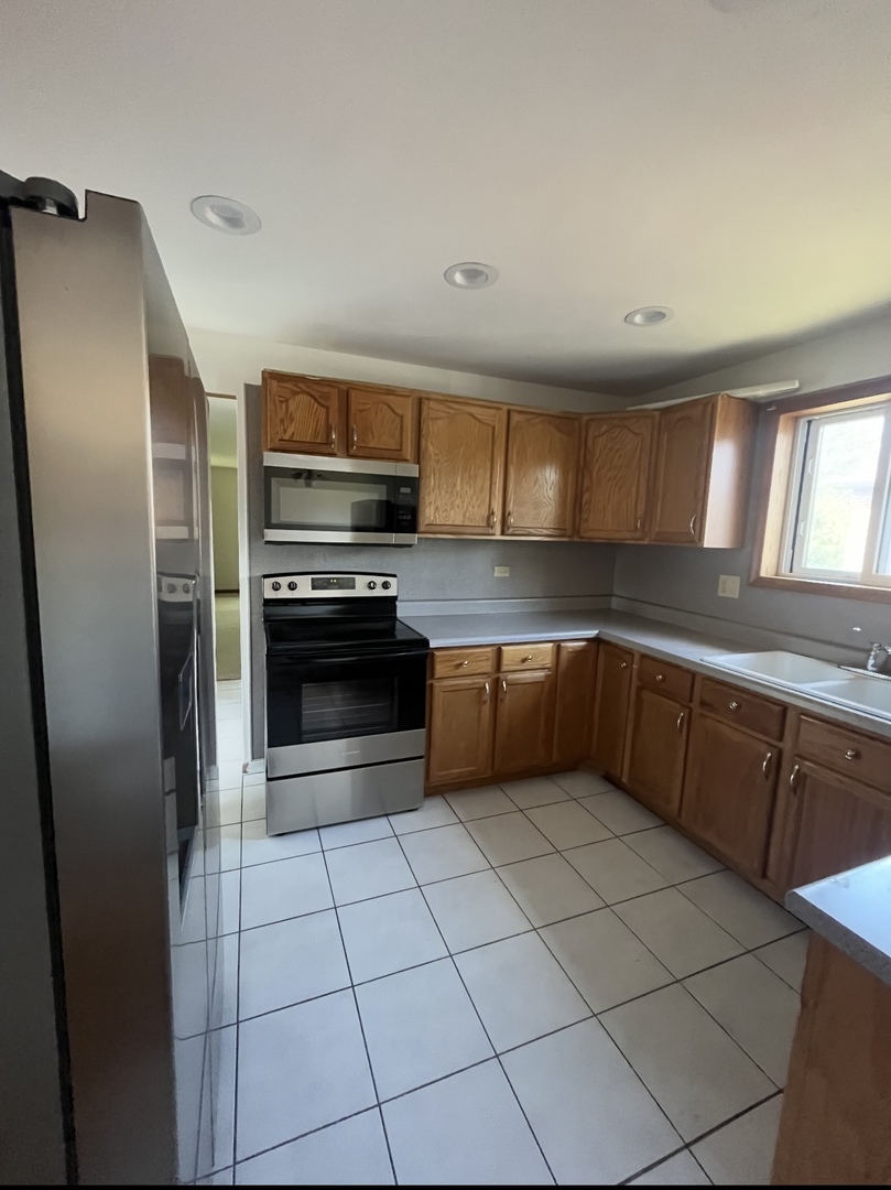 21W276 Tee Lane #C, Itasca, IL 60143