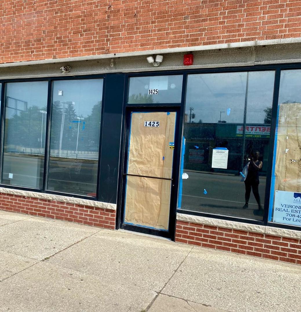 1425 W Roosevelt Road, Broadview, IL 60155