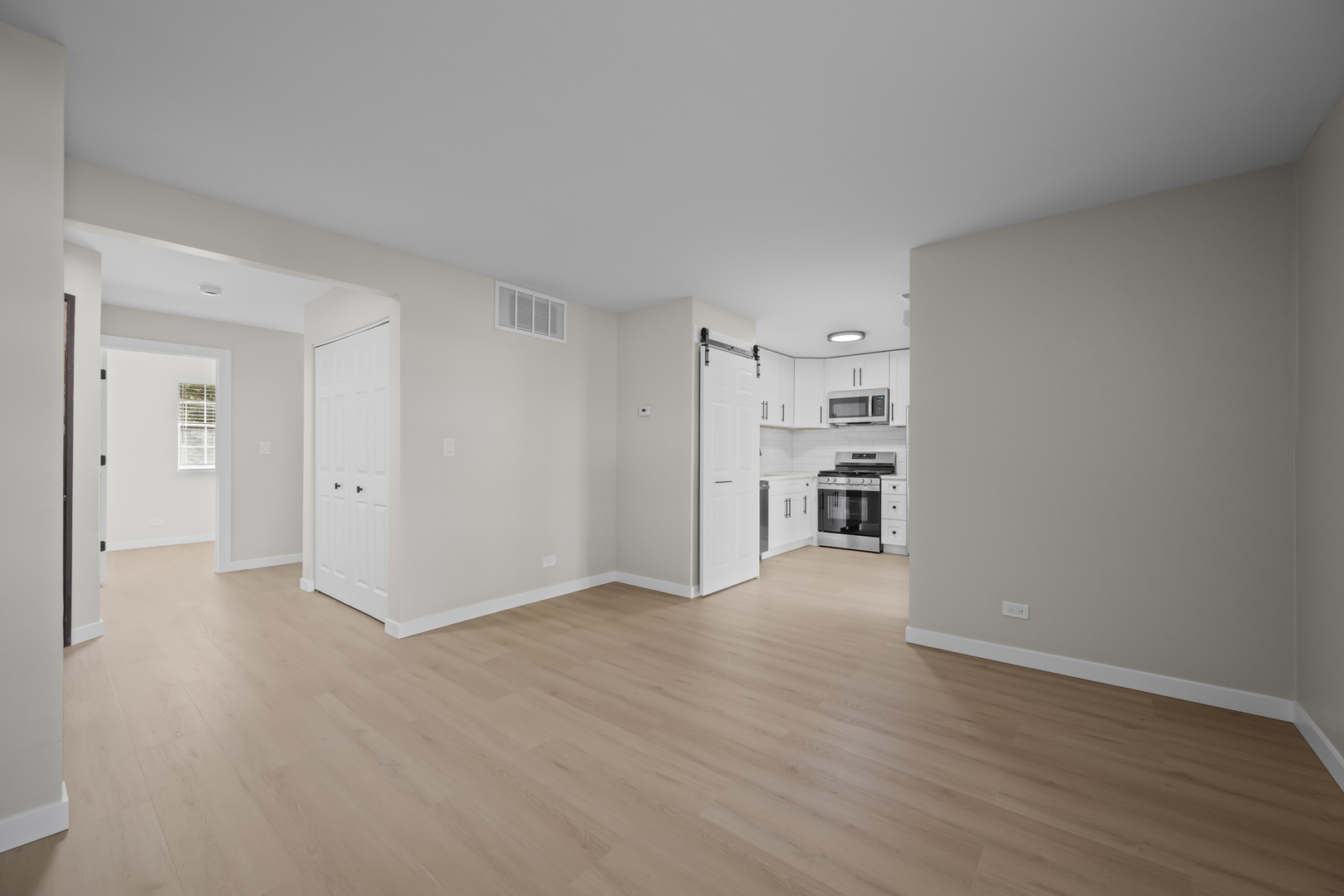 556 E Shagbark Lane #C, Streamwood, IL 60107