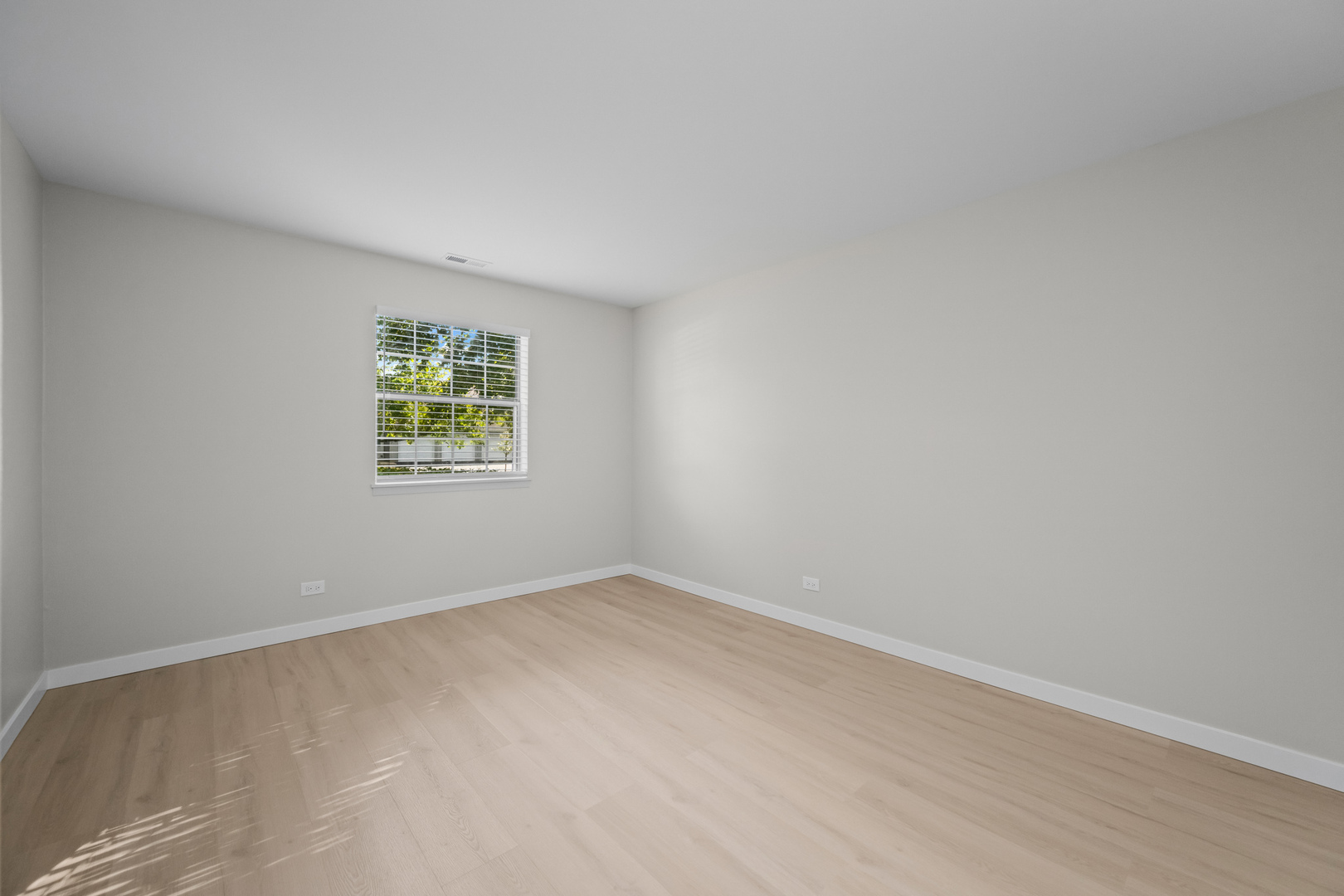 556 E Shagbark Lane #C, Streamwood, IL 60107