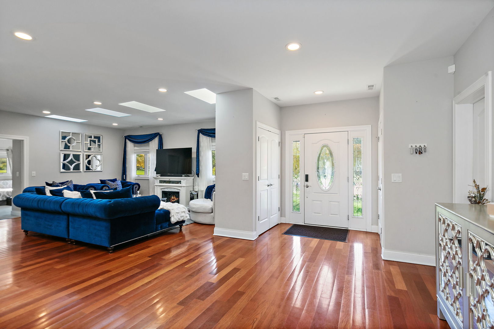 227 S walnut Lane, Schaumburg, IL 60193