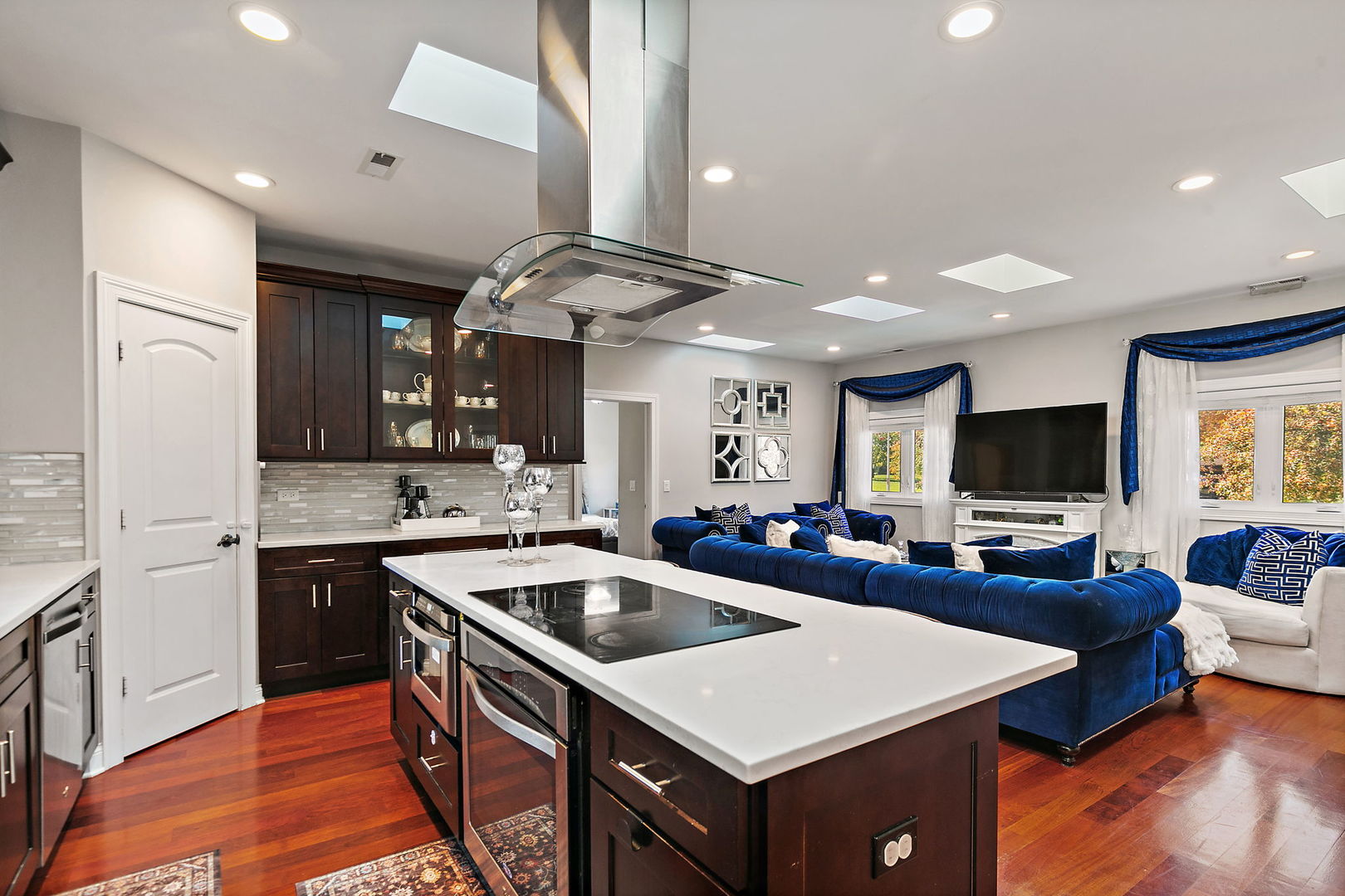 227 S walnut Lane, Schaumburg, IL 60193