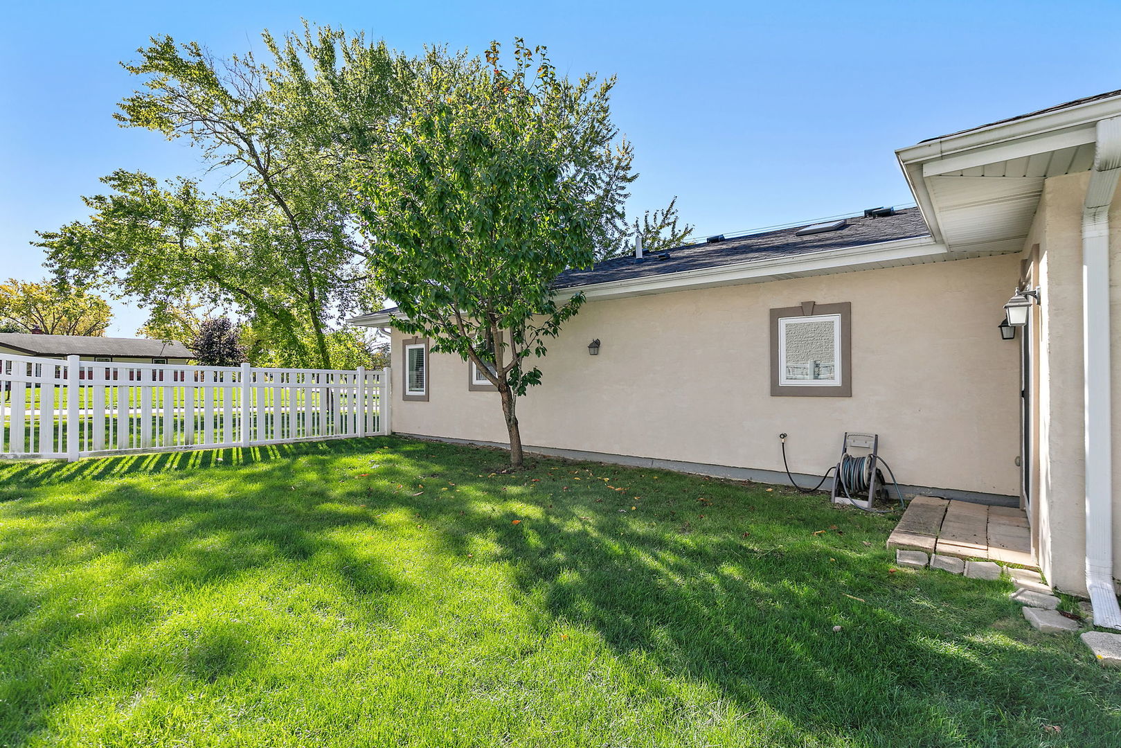 227 S walnut Lane, Schaumburg, IL 60193