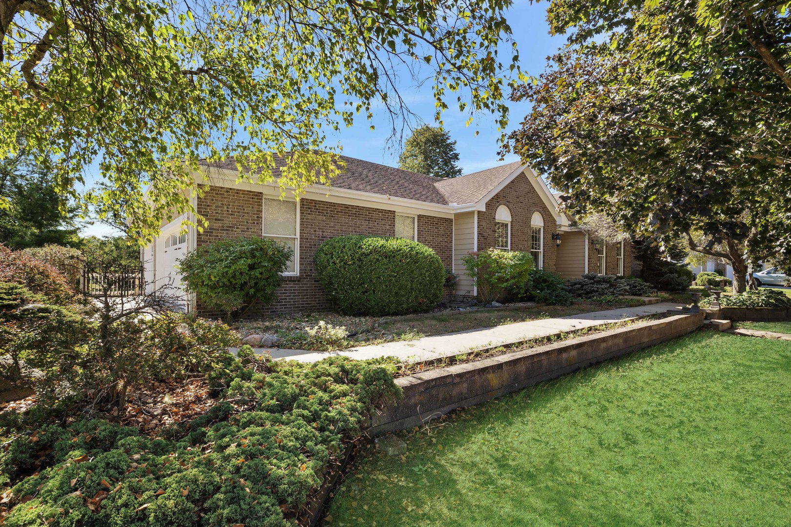 3211 Leafy Lane, Bloomington, IL 61704