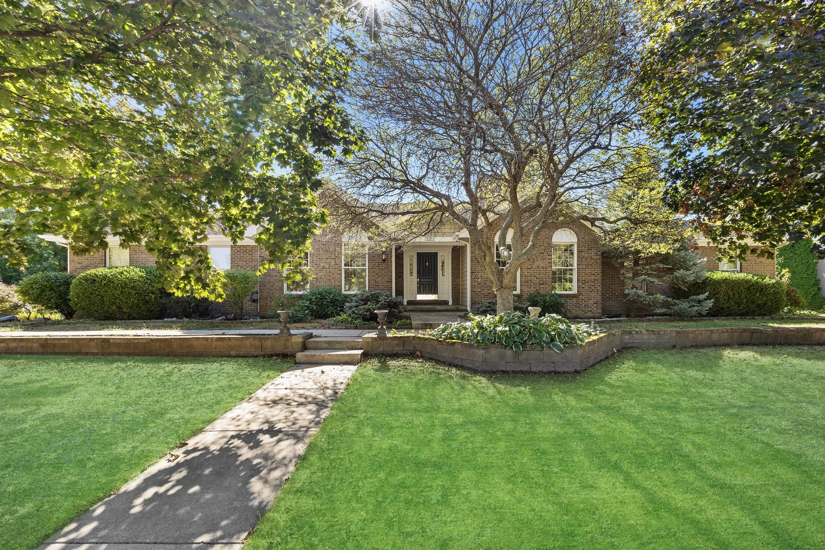 3211 Leafy Lane, Bloomington, IL 61704