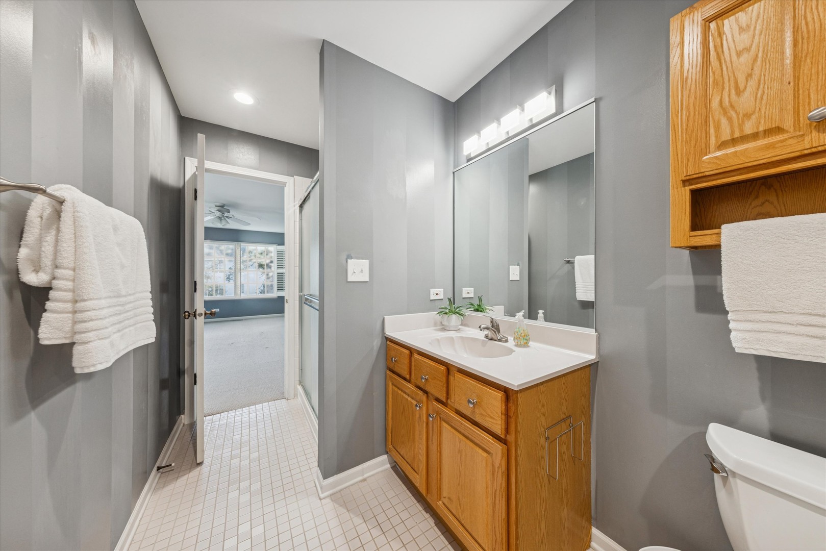 315 Regal Court, Clarendon Hills, IL 60514