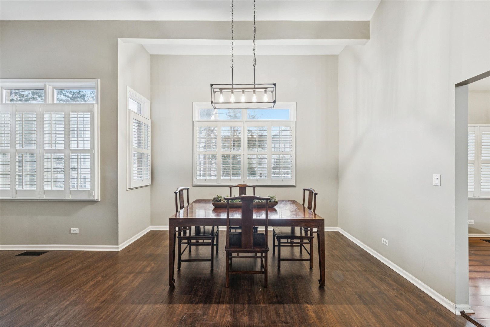 315 Regal Court, Clarendon Hills, IL 60514