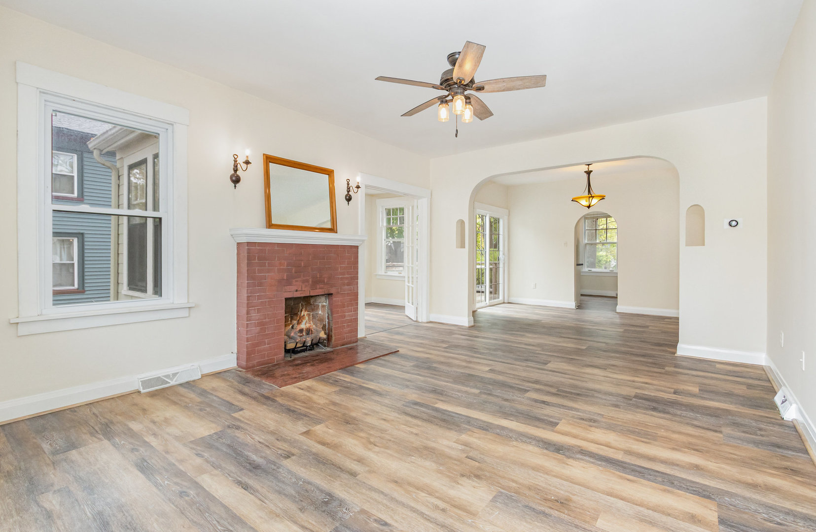 121 N Center Street, Plano, IL 60545