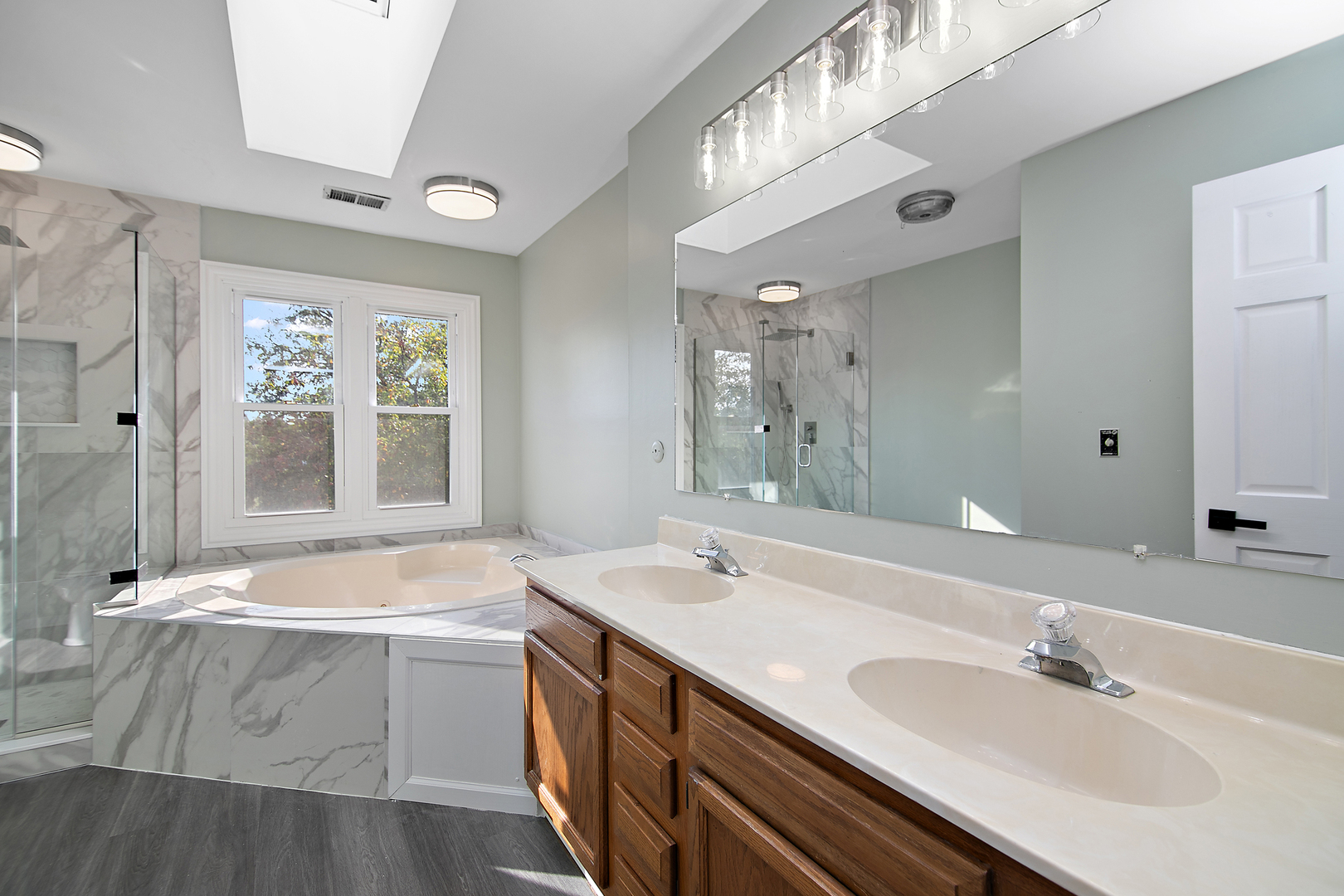 16705 Paxton Avenue, Tinley Park, IL 60477