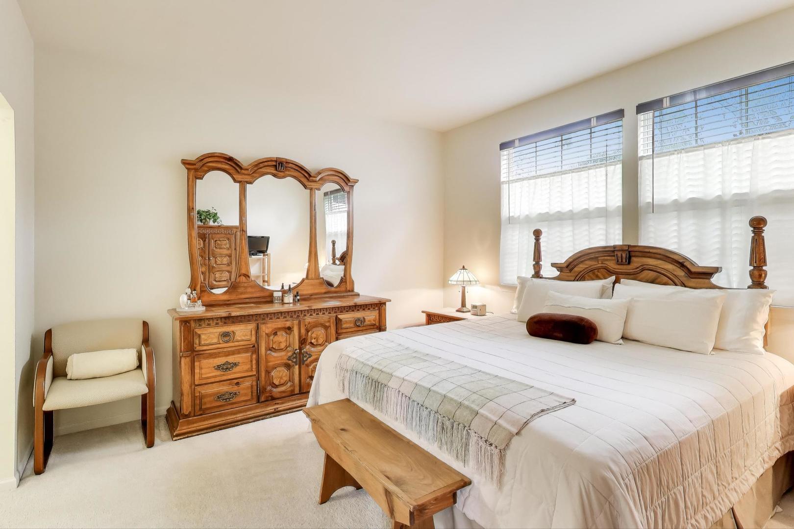 6648 Weather Hill Drive, Willowbrook, IL 60527