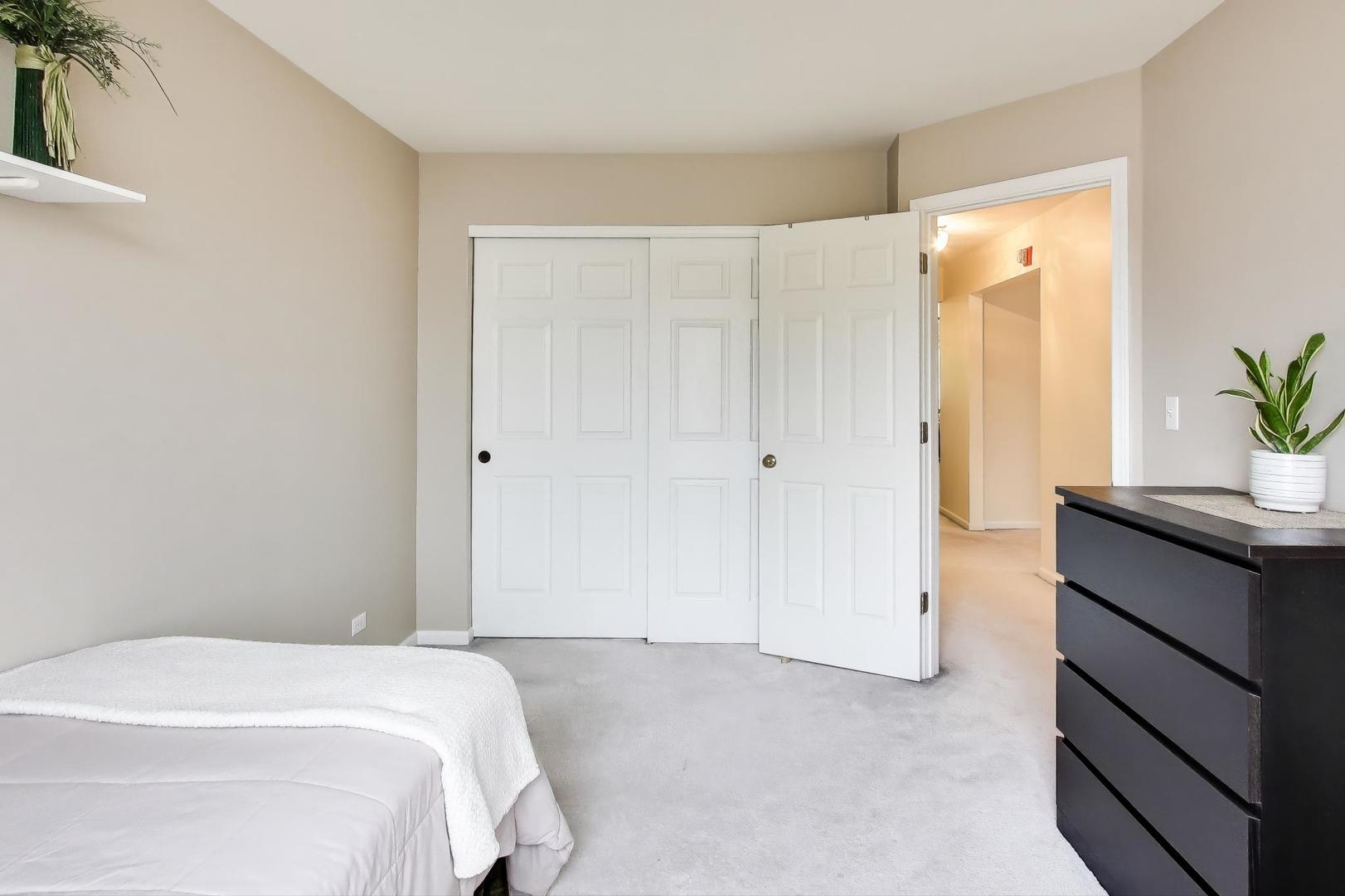 6648 Weather Hill Drive, Willowbrook, IL 60527