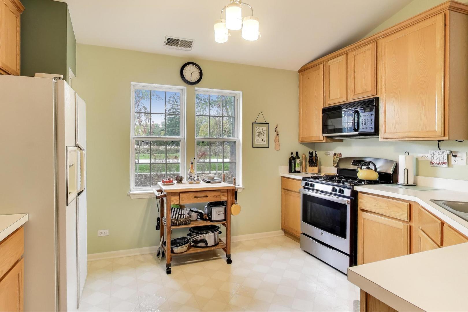 6648 Weather Hill Drive, Willowbrook, IL 60527