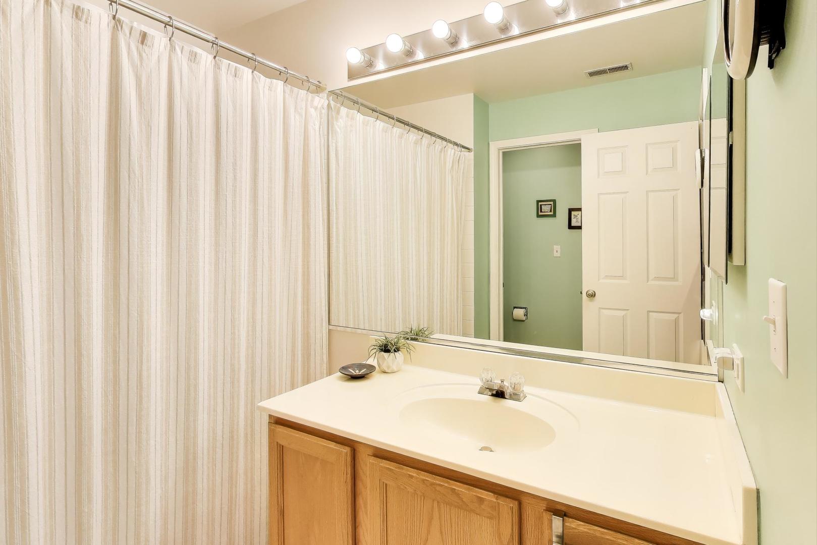 6648 Weather Hill Drive, Willowbrook, IL 60527